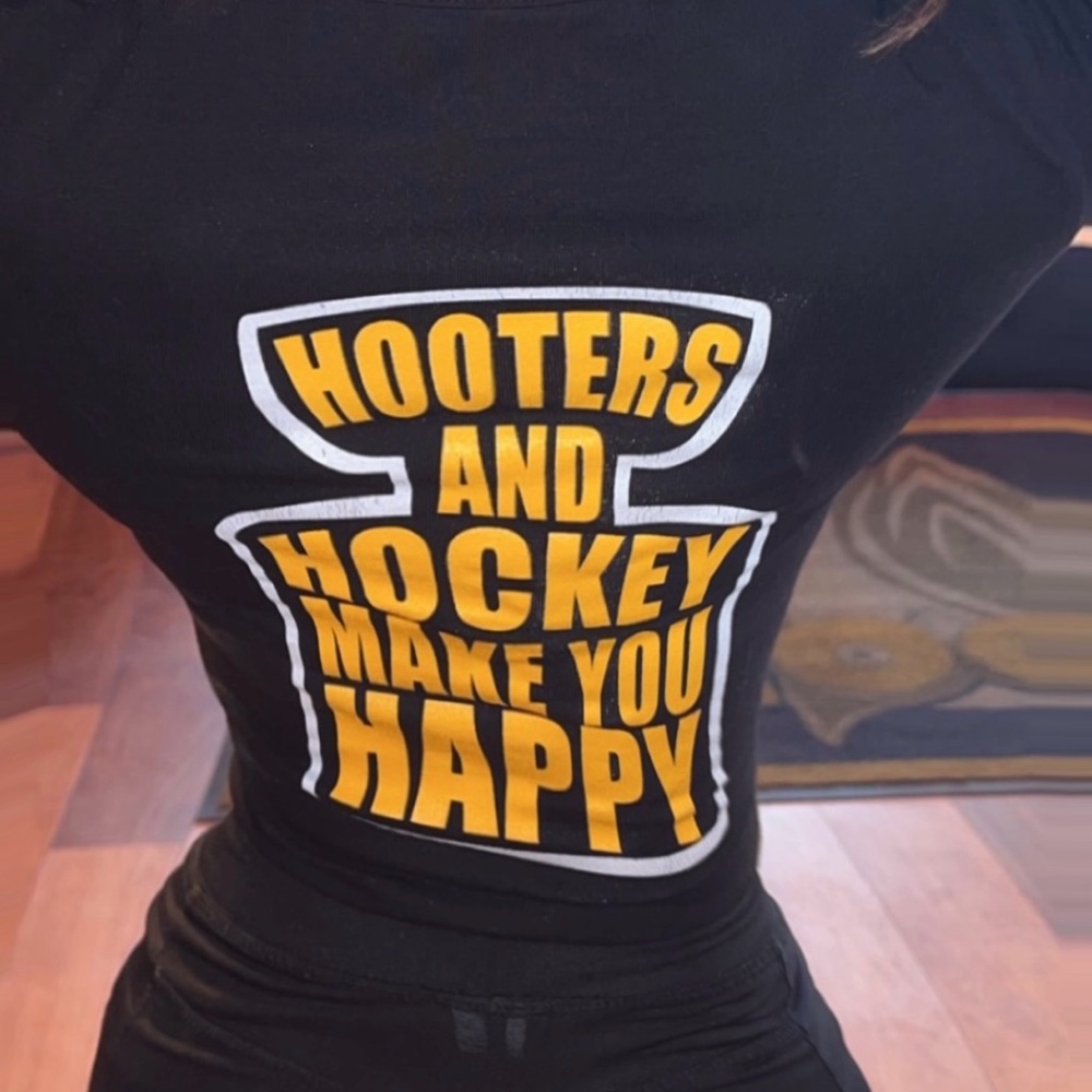 Black Hooters long sleeve!